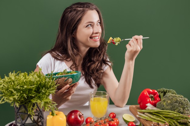 young moms eating nutritious food